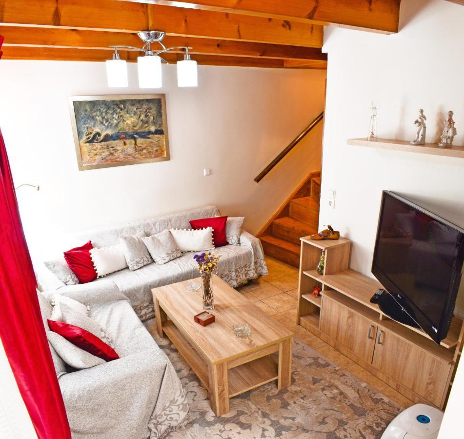 Marilou'S Cottage Agios Matthaios  Екстер'єр фото