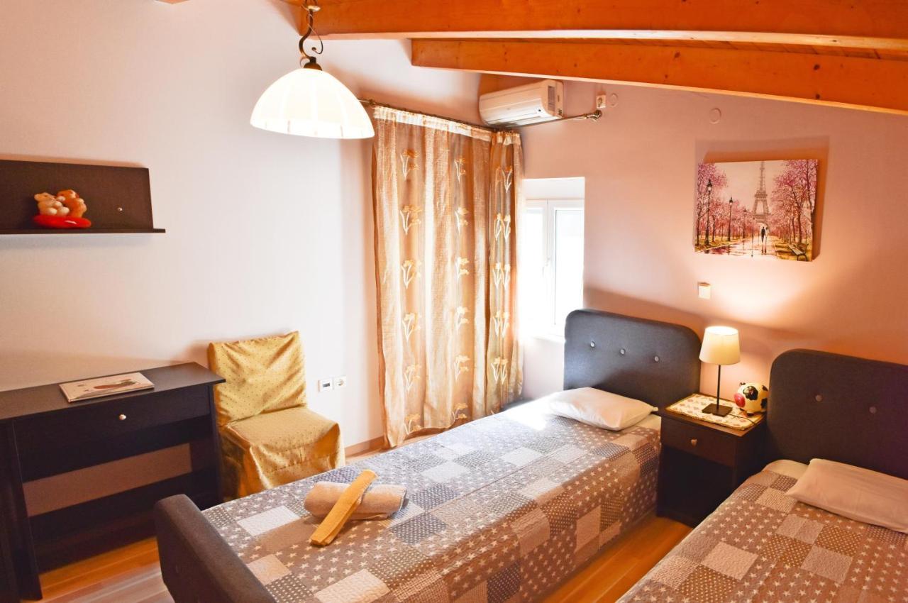 Marilou'S Cottage Agios Matthaios  Екстер'єр фото