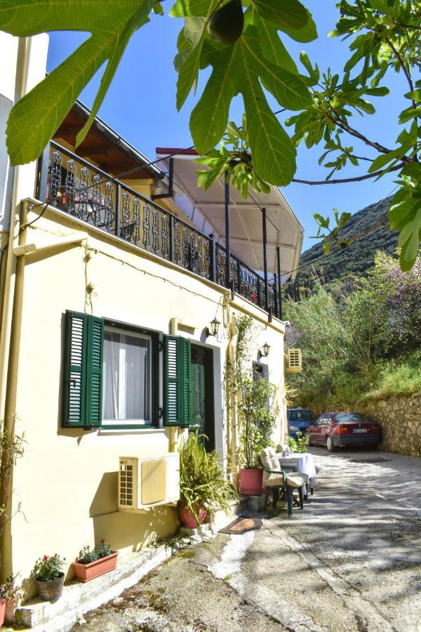 Marilou'S Cottage Agios Matthaios  Екстер'єр фото