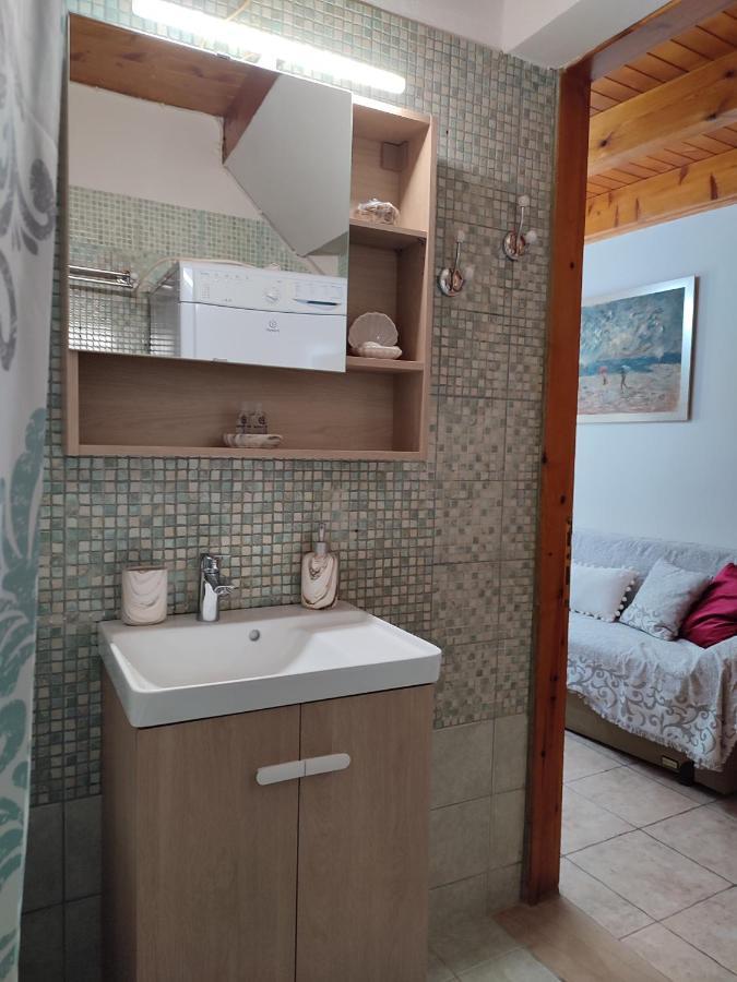 Marilou'S Cottage Agios Matthaios  Екстер'єр фото